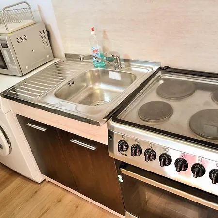 아파트 Central Apartment